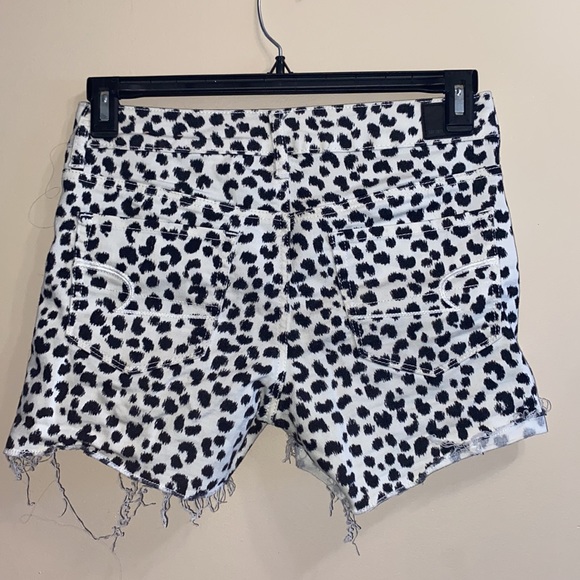 American Eagle Stretch Cow / Animal Print Shorts - Picture 2 of 4
